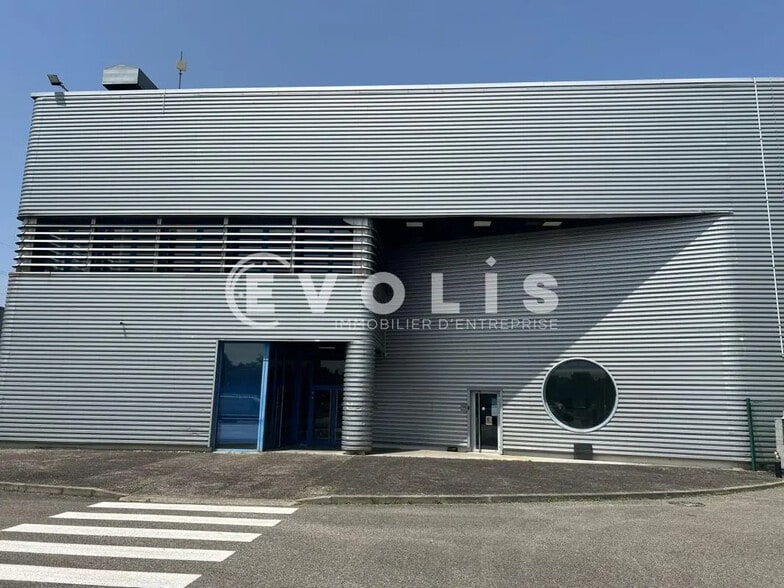 Industrial in Vaulx-Milieu for lease - Building Photo - Image 2 of 18