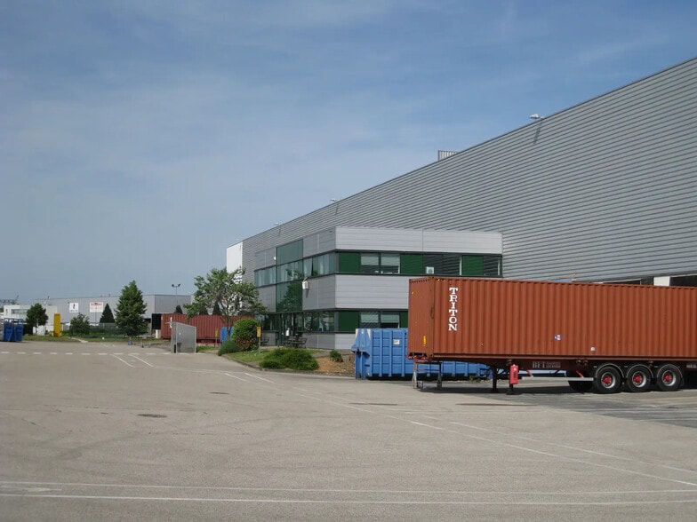 Avenue Des Pays-Bas, Meyzieu for lease - Building Photo - Image 2 of 3