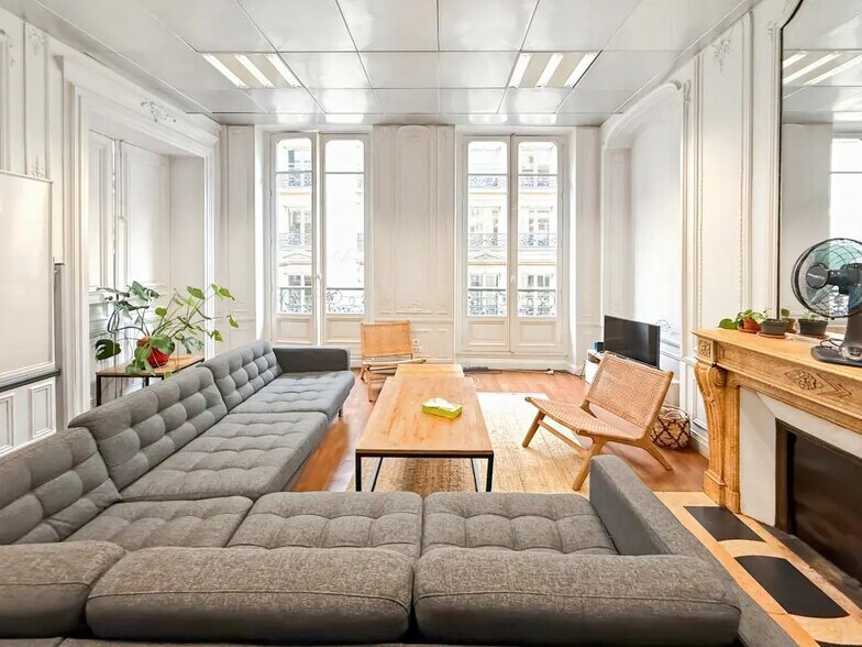 Office in Paris for lease - Building Photo - Image 2 of 9