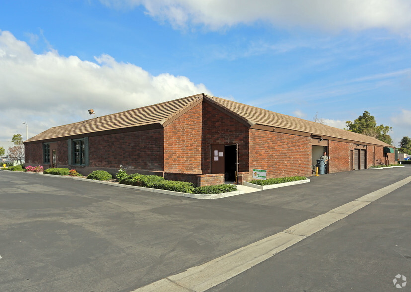 17042-17072 Gillette Ave, Irvine, CA for lease - Primary Photo - Image 1 of 7