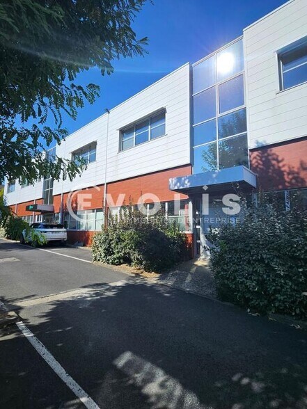 Office in Arcueil for lease - Building Photo - Image 1 of 13