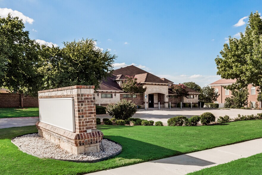 122 Grapevine Hwy, Hurst, TX for sale - Building Photo - Image 1 of 1