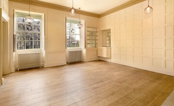 5 Cathedral Clos, Exeter for lease Interior Photo- Image 1 of 6