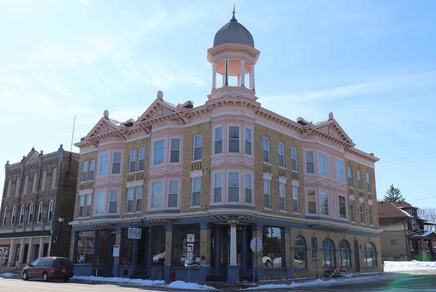 45 N Main St, Mayville, WI 53050