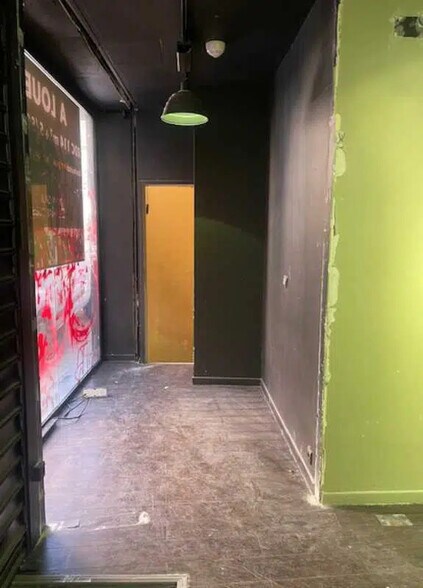 Retail in Paris for lease - Interior Photo - Image 3 of 18