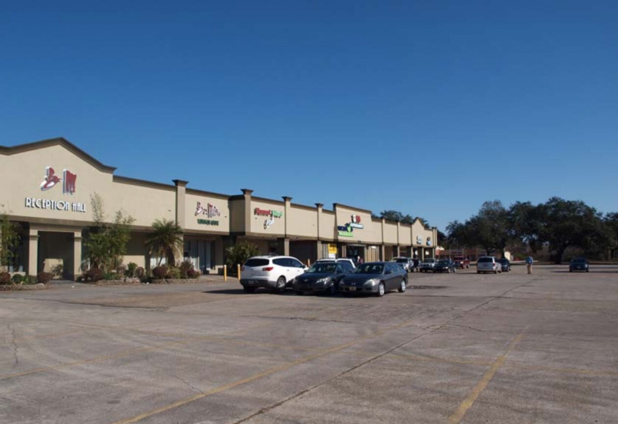 1323513243 Chef Menteur Hwy, New Orleans, LA 70129