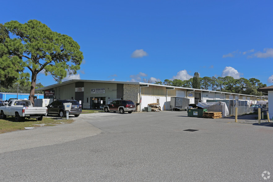 1705 Cattlemen Rd, Sarasota, FL for lease - Primary Photo - Image 1 of 14