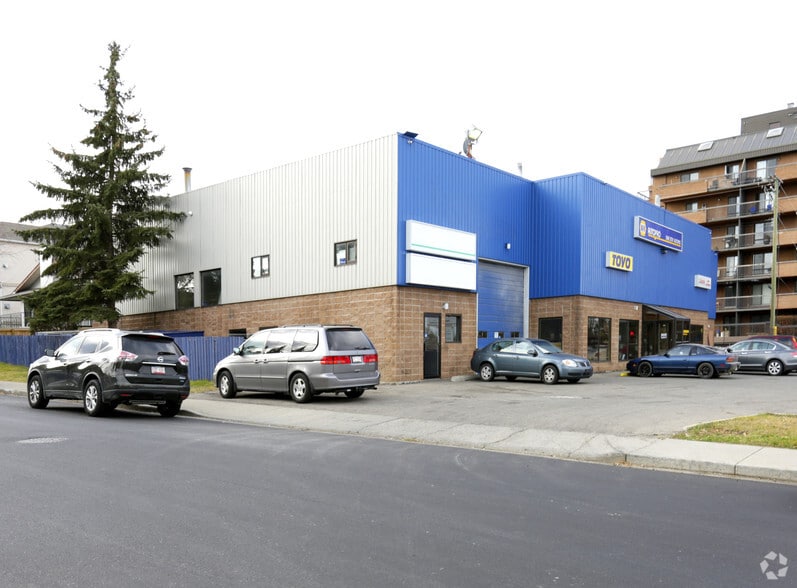 2605 17th Ave SW, Calgary, AB T3E 0A4 Industrial for Sale