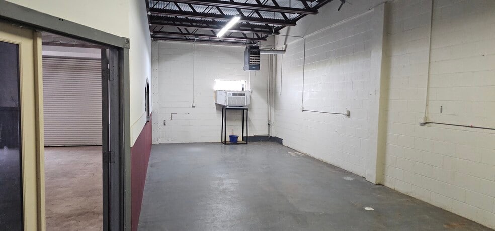 92 Lewis St, San Antonio, TX for lease - Building Photo - Image 2 of 6