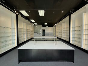 8011-8013 Melrose Ave, Los Angeles, CA for lease Interior Photo- Image 2 of 6
