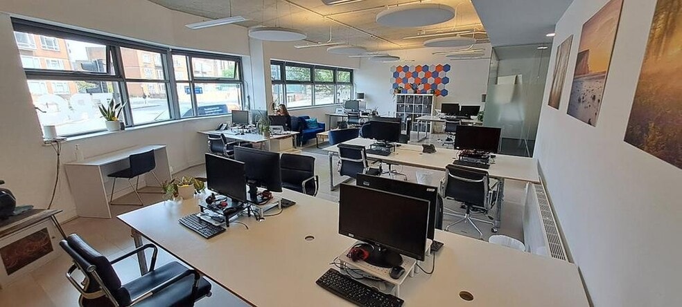 Stroudly Rd, Brighton for lease - Building Photo - Image 1 of 9