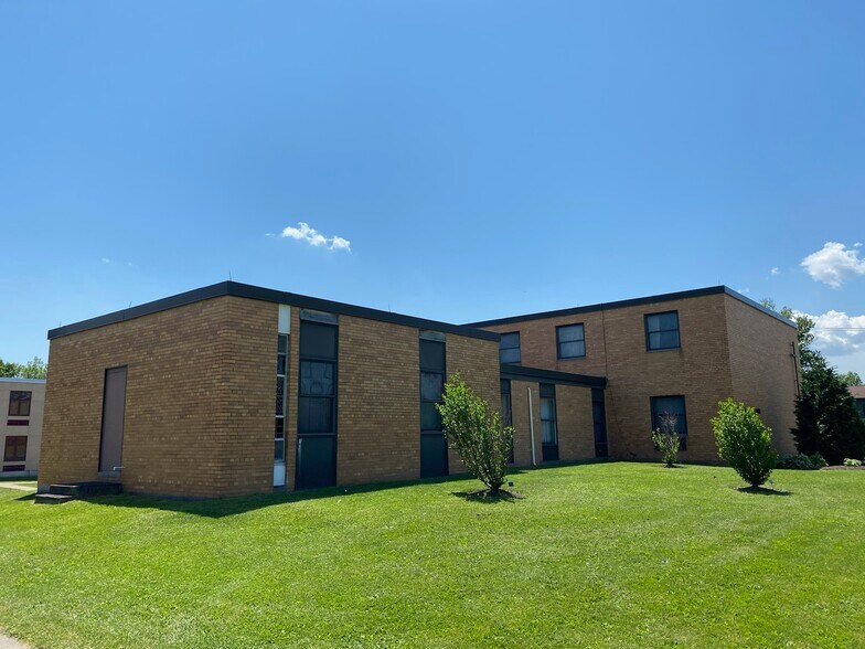 409 S Main St, North Syracuse, NY for sale - Primary Photo - Image 1 of 1