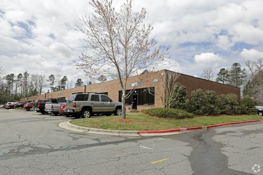 400 Dominion Dr, Morrisville, NC for lease - Building Photo - Image 1 of 3