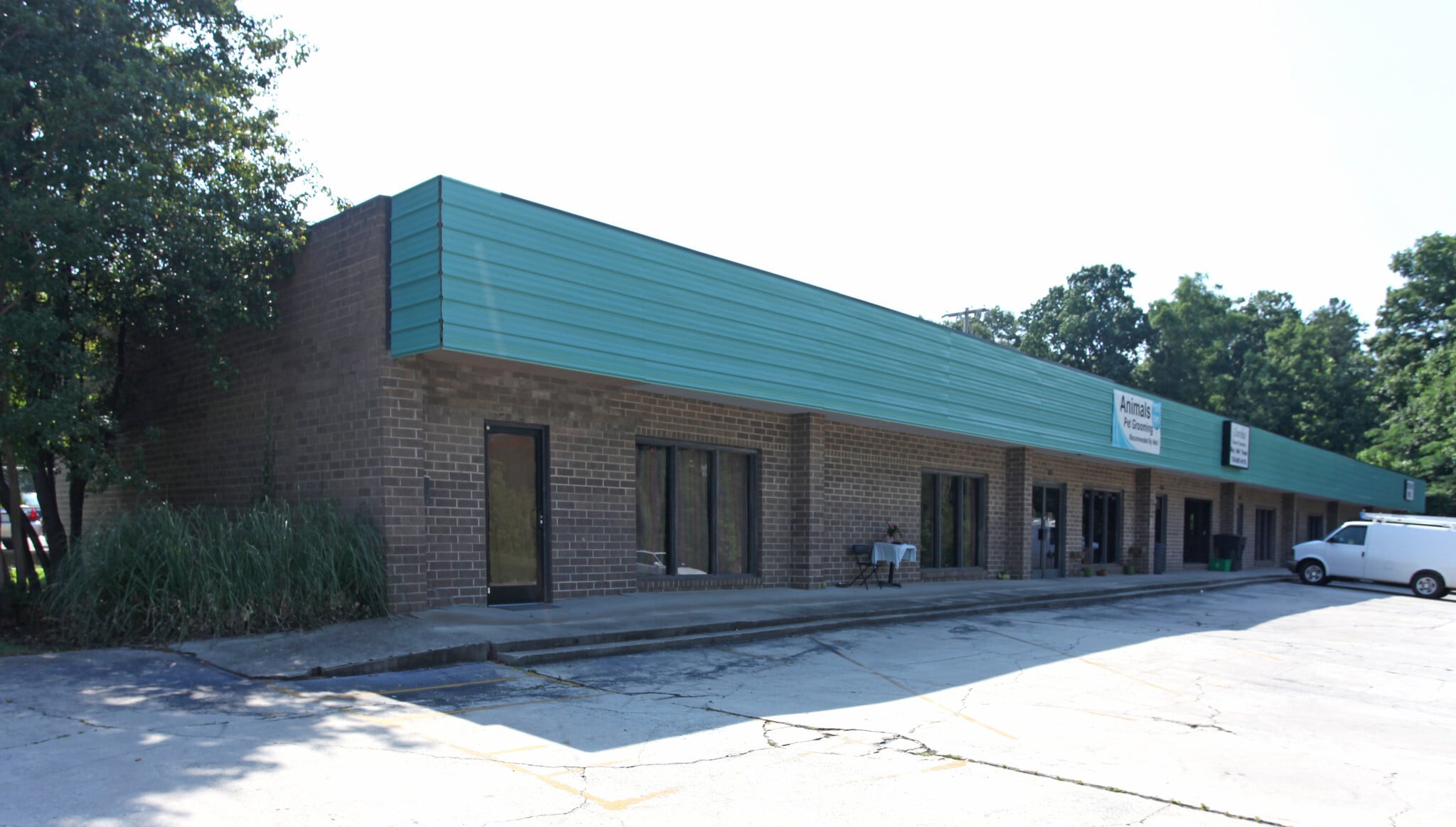 106 Westover Dr, High Point, NC for lease Primary Photo- Image 1 of 4