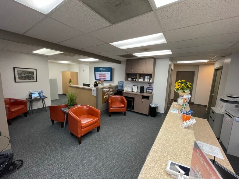 10564 5th Ave NE, Seattle, WA for lease - Interior Photo - Image 3 of 5