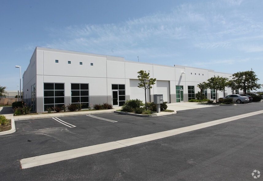 2370 Eastman Ave, Oxnard, CA for lease - Primary Photo - Image 1 of 3