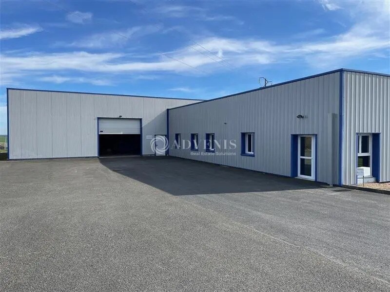 Flex in Vendôme for sale Building Photo- Image 1 of 10