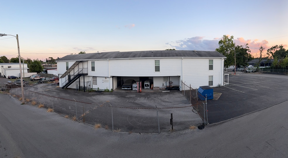 221 Shady Grove Rd, Nashville, TN for sale - Building Photo - Image 2 of 8