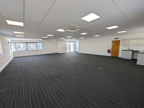 Yeoman Way, Worthing for lease Interior Photo- Image 2 of 2