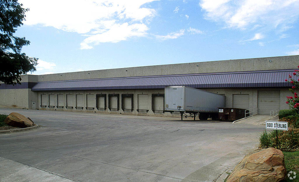 9001-9015 Sterling St, Irving, TX for lease - Building Photo - Image 3 of 4