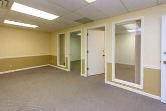 3040 W Market St, Fairlawn, OH for lease Interior Photo- Image 1 of 3