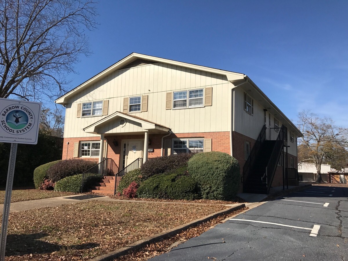 106 Church St, Winder, GA 30680