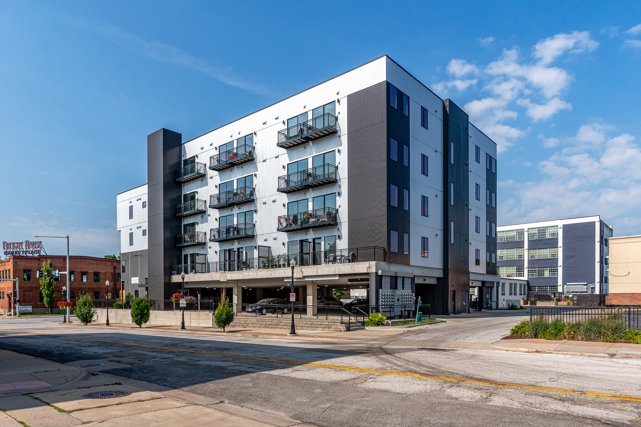 400 W River Dr, Davenport, IA for sale Building Photo- Image 1 of 8