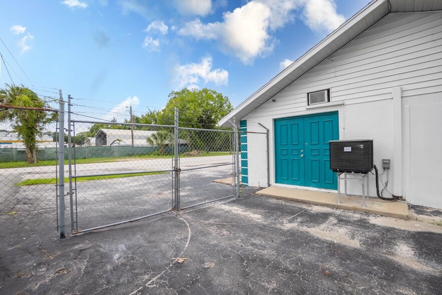 708 NE 6th St, Crystal River, FL for sale - Building Photo - Image 3 of 13