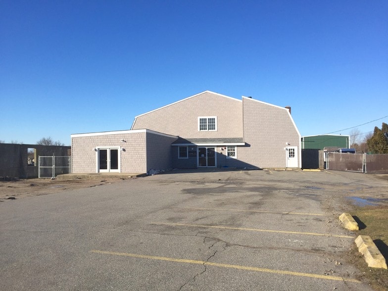 1038 Aquidneck Ave, Middletown, RI for sale - Building Photo - Image 1 of 1