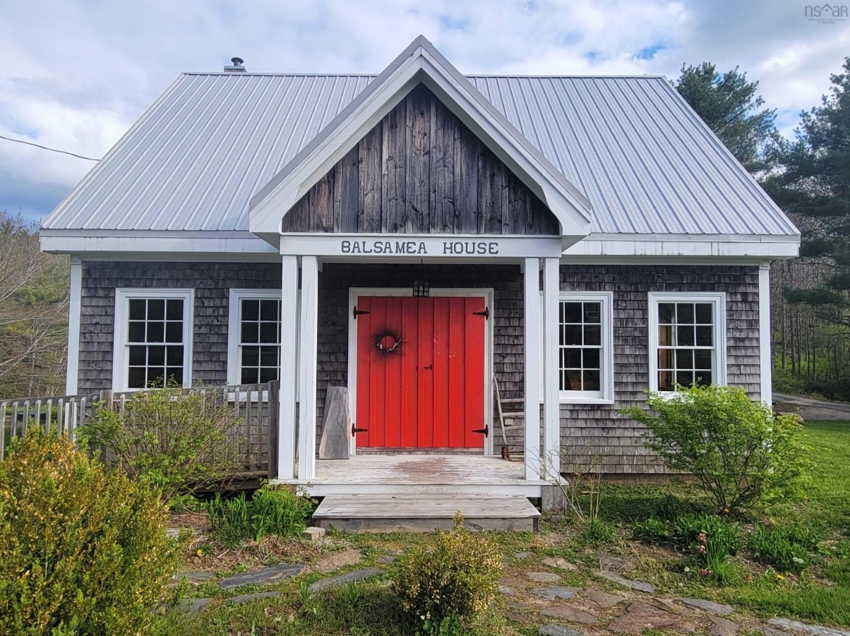8471 Highway 3, Mahone Bay, NS for sale Primary Photo- Image 1 of 4