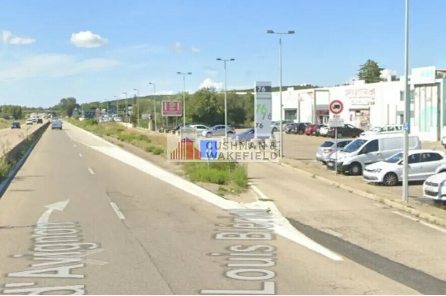 Retail in Marguerittes for lease - Building Photo - Image 2 of 2