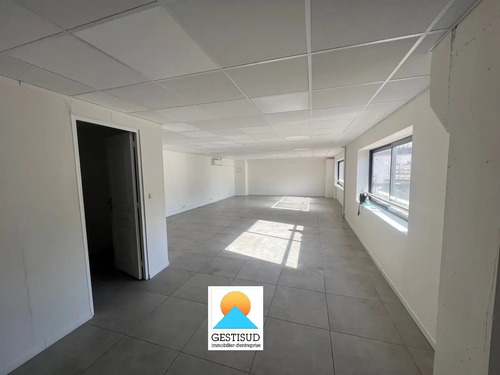 Office in Aubagne for lease Interior Photo- Image 1 of 3