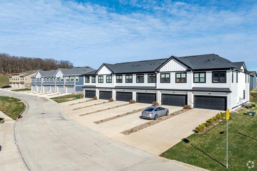 10049 Stark Dr, West Des Moines, IA for sale - Building Photo - Image 2 of 5