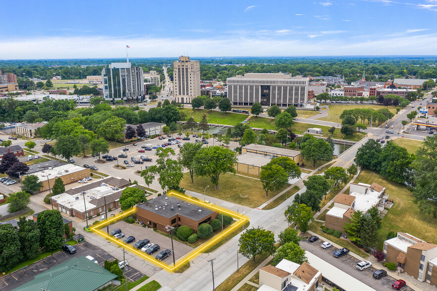 44 First St, Mount Clemens, MI for lease - Aerial - Image 2 of 7