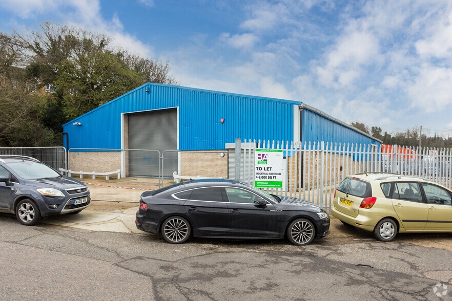 31-32 Towers Rd, Grays for sale - Primary Photo - Image 1 of 1