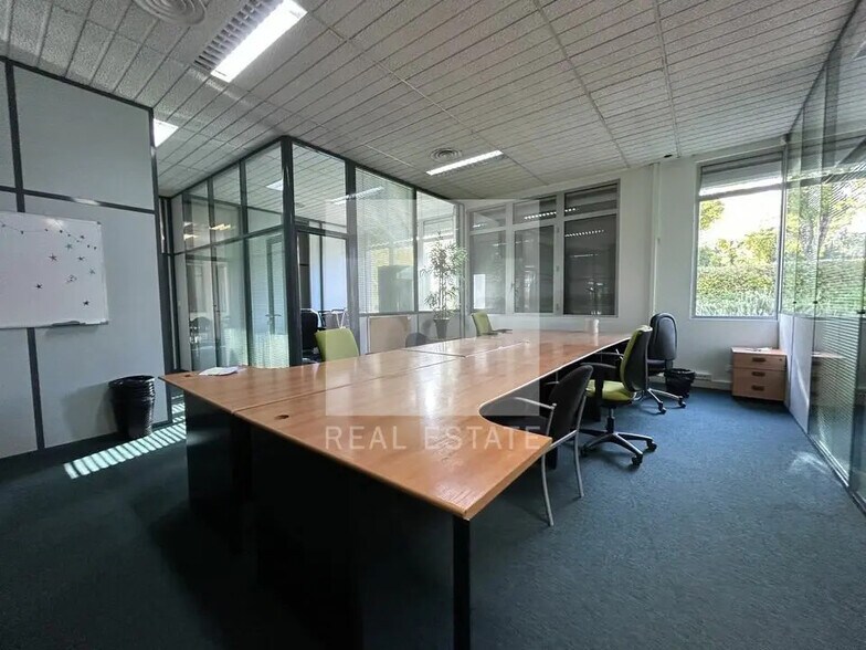 Office in Tassin-la-Demi-Lune for lease - Interior Photo - Image 3 of 11