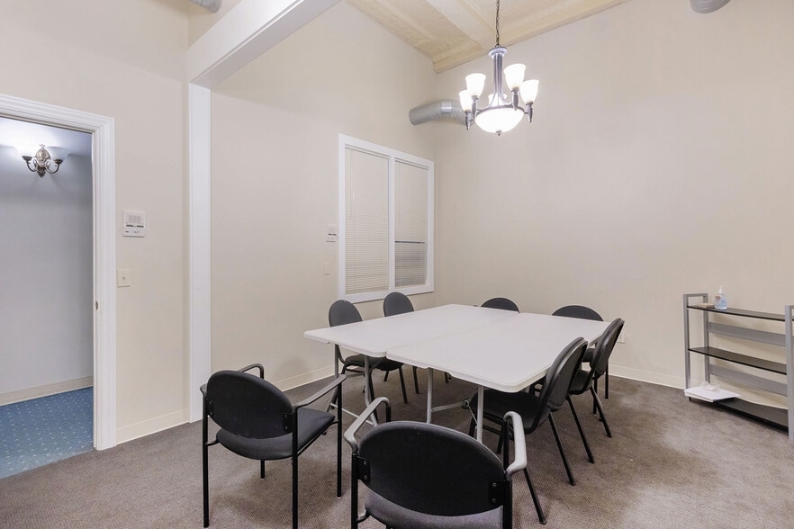 319 N Burdick St, Kalamazoo, MI for lease - Interior Photo - Image 2 of 8