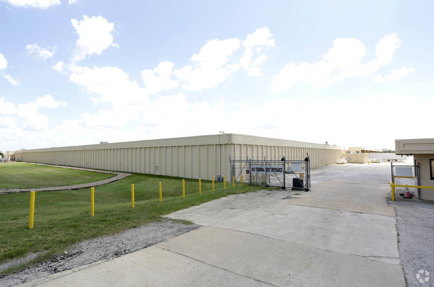 900 Terminal Rd, Fort Worth, TX for lease - Primary Photo - Image 1 of 11