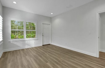 122 Roberts Village Ct, Saint Johns, FL for lease Interior Photo- Image 1 of 7