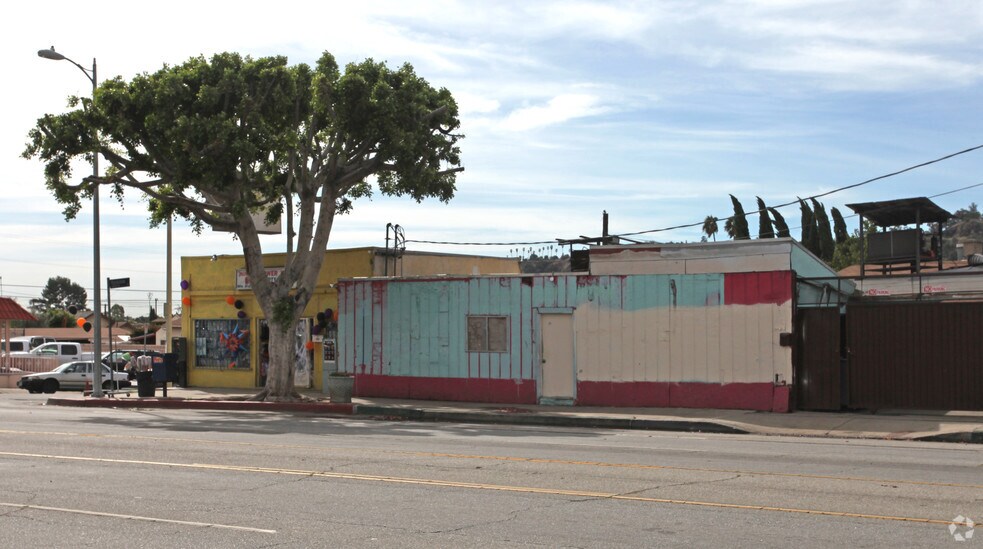 1120-1130 1/2 Cypress Ave, Los Angeles, CA for sale - Building Photo - Image 2 of 5