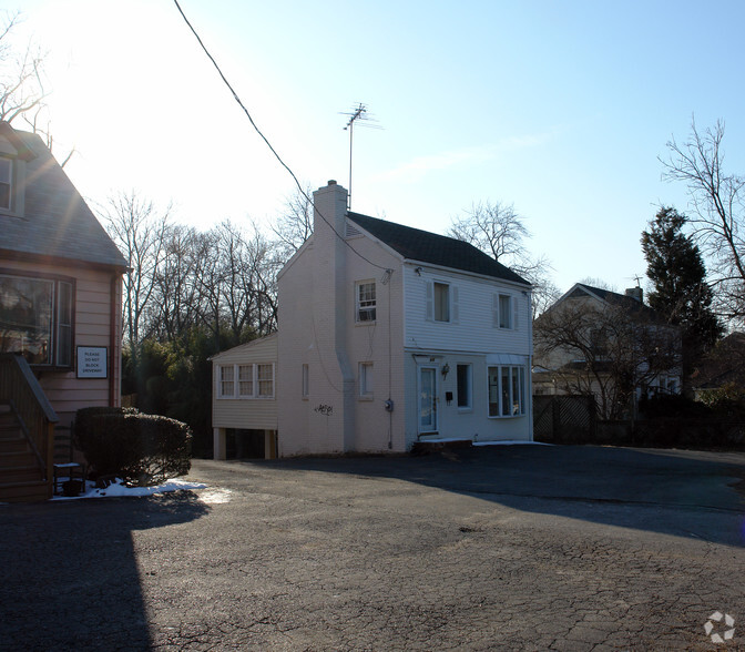 819 W Broad St, Falls Church, VA for sale - Primary Photo - Image 1 of 9