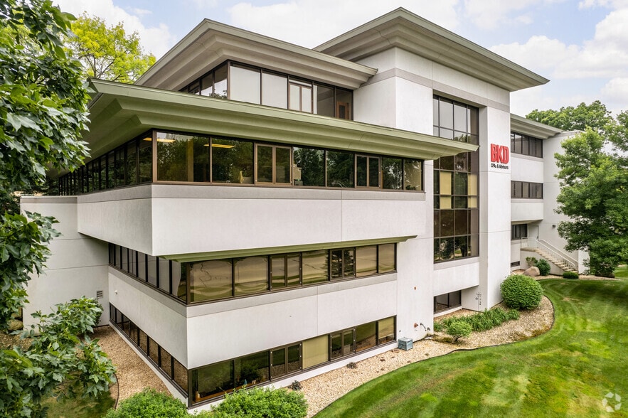 8517 Excelsior Dr, Madison, WI for lease - Primary Photo - Image 1 of 9