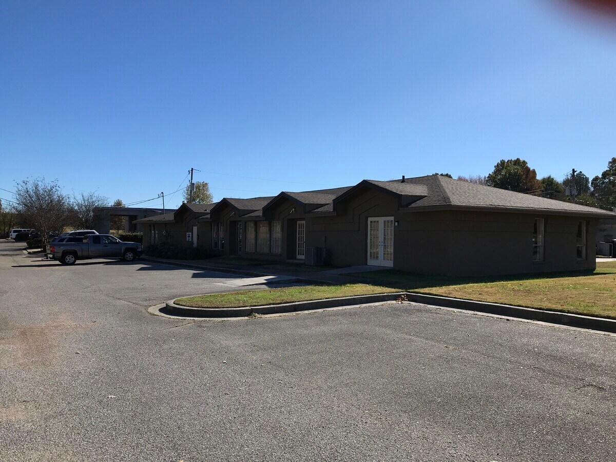 1310 Goodman Rd, Southaven, MS 38671