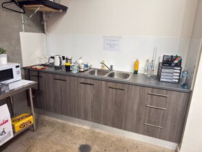 30-32 Kesters Rd, PARA HILLS WEST for lease Interior Photo- Image 2 of 8