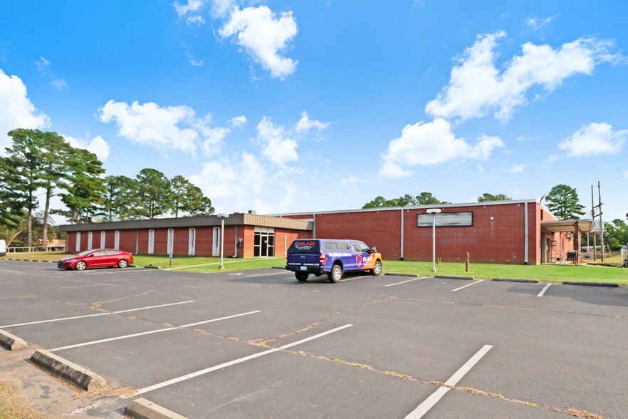 500 E Gannon Ave, Zebulon, NC for lease - Building Photo - Image 1 of 30