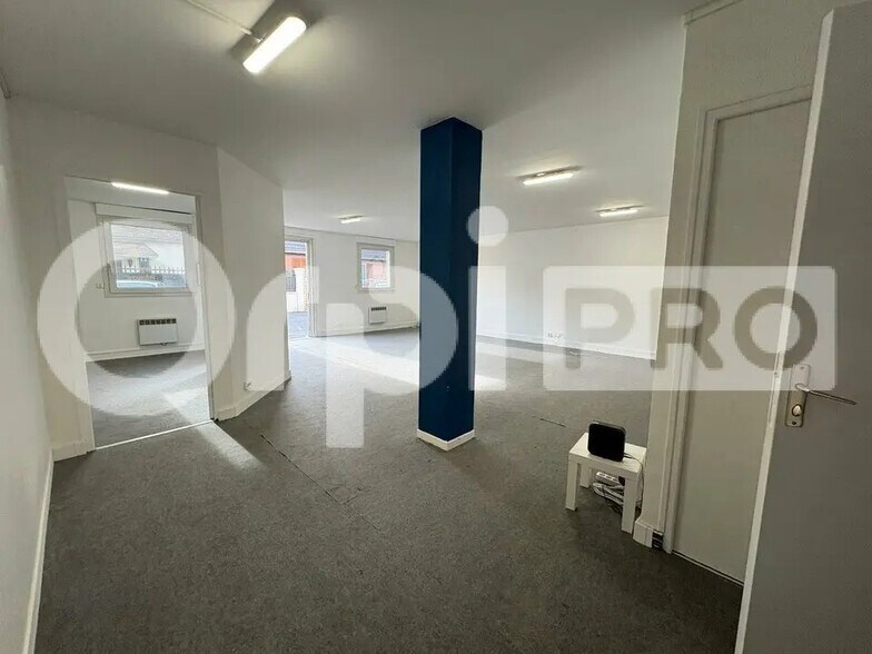 Office in Villecresnes for lease - Building Photo - Image 2 of 7