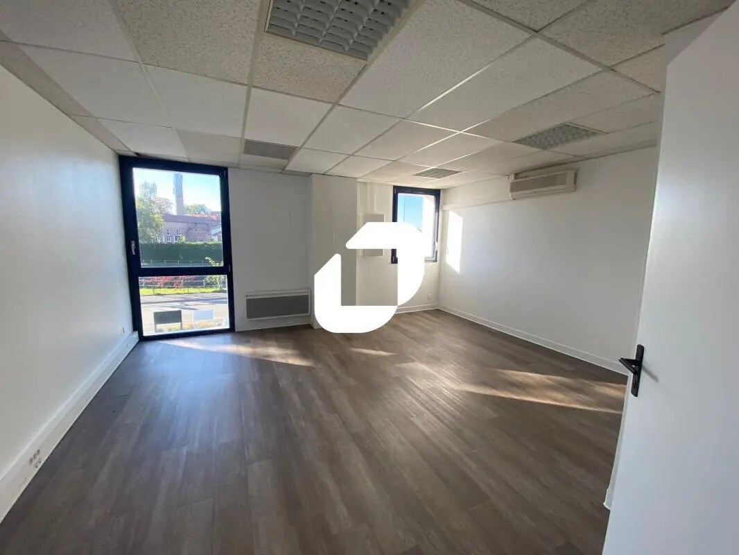 Office in VILLENEUVE-D'ASCQ for lease Interior Photo- Image 1 of 5