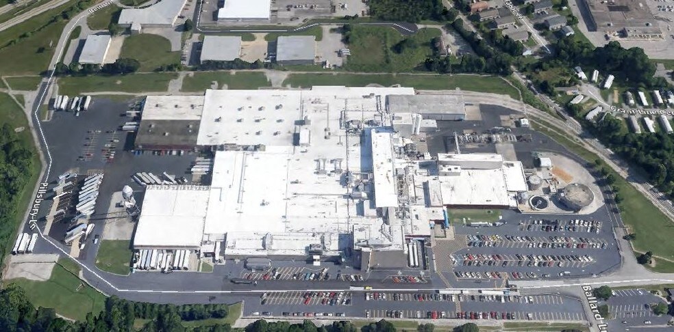 707 Pillsbury Ln, New Albany, IN for sale - Building Photo - Image 1 of 1