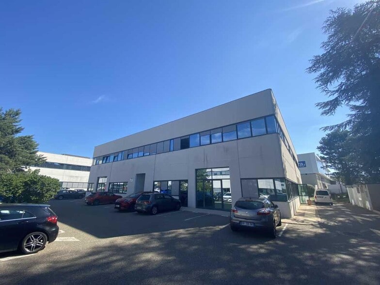 Flex in Champagne-au-Mont-d'Or for lease - Building Photo - Image 1 of 25