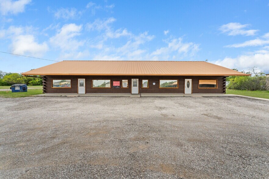 805-807 E Hall St, Bangs, TX for sale - Building Photo - Image 1 of 1